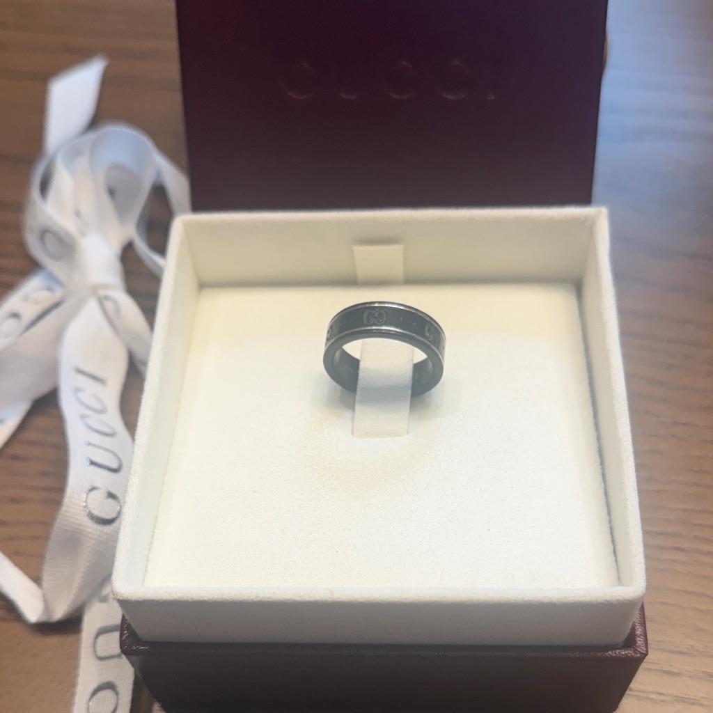 Gucci Men's Black Ring Icon 18k White Gold